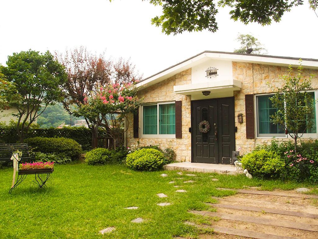 Cindy's Bed & Breakfast 2*
